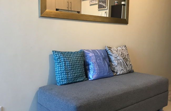 Condo Unit With Balcony in Manila - Photo 17