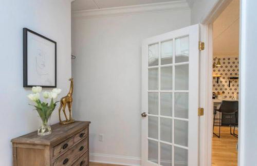 Two Condos on Music Row that Sleeps 14 with POOL and Parking - Foto 40