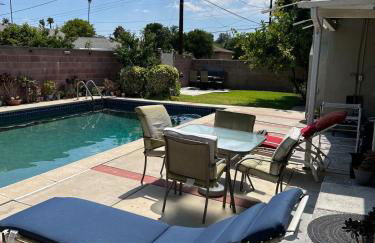 Pool Front Romantic Getaway withPrivate Entry - Foto 17