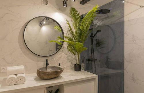 Superbe Appart Plein Centre avec Parking & Jardin - Foto 6