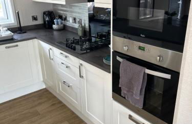 Family home in Billing aquodrome northampton sleeps up to 6 - Photo 5