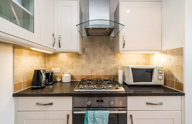 2 Bedroom Flat in Heart of Battersea near Station - Photo 10