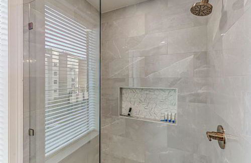 Waterfront Condo for 4 with Resort Pool & Lake View - Foto 48