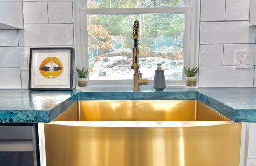 Luxury 4 bedroom 2 bath Lake Views - Photo 6