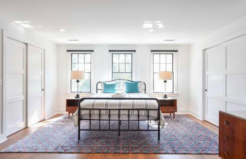 Gorgeous Renovation Walk to Water - Photo 18