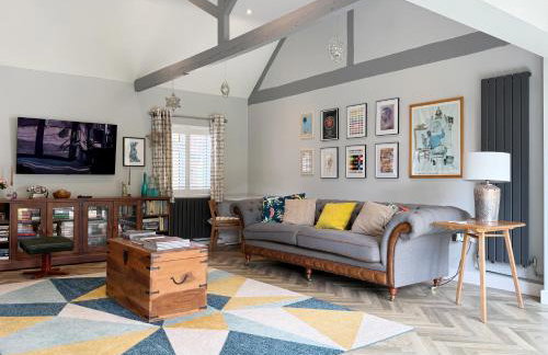 Historic Hampshire Cottage with Private Putting Green - Photo 23