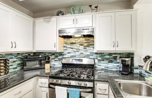 Pool Access Beautiful Modern Home in Las Vegas! - Photo 9