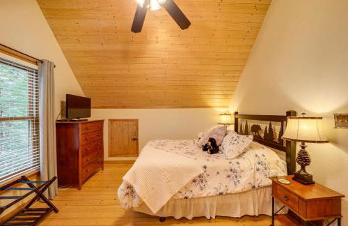 Private Cabin on 2 Acres Hot Tub, 10 Mi to Boone! - Foto 17