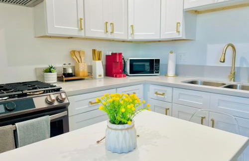 Newly Gated Stylish Steps to Hollywood 2B2B - Foto 26