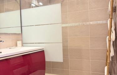 LA PROVENCE - '' TRAVELLER AWARD 2026 '' - Charming modern family apartment, pool & private parking near Avignon, fully renovated with interior-architect design - Foto 22