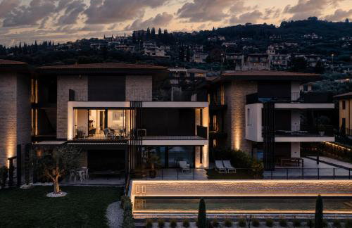 SalvatoreHomes - Luxurious Dreamview Waterfront Apartment in Torri del Benaco with Pool - Casa Azura - a 5 Star Luxury Collection at Lake Garda - Foto 3