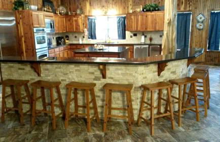Secluded Lodge with a Private Pond and a Hot Tub near Bastrop, Texas - Foto 3