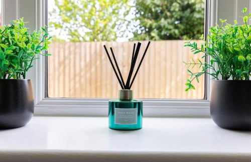 Salisbury 1BDR Apartment, Sleeps 4 - Contractor, Professionals, Family Friendly - Photo 17