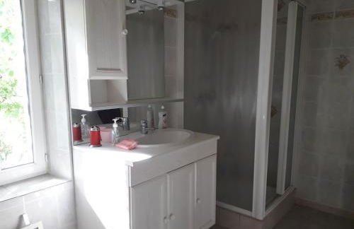 Maison plain pied, 2 chambres, longère typique , fraiche, dans bourg avec tous commerces - Foto 11