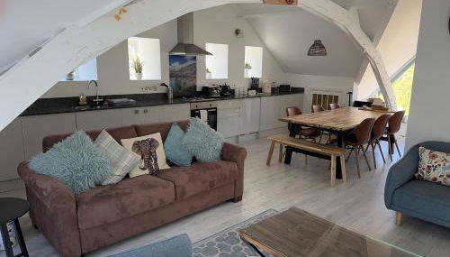 Beautiful, spacious 3 bed Brixham apartment - Photo 2