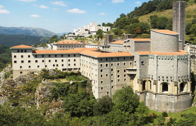 Scopri la città di Oñati e il Santuario di Aranzazu - Tour di un'intera giornata - Foto 1