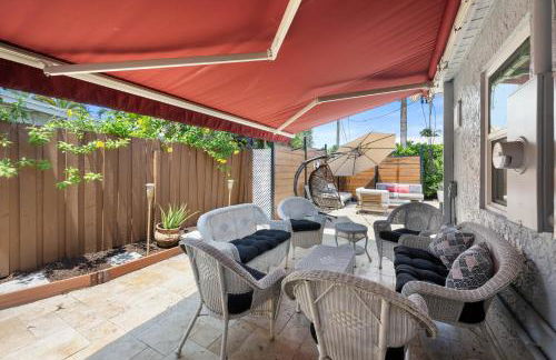 Palms Retreat! Giant Heated Pool-HotTub-FirePit-5Min2Beach-Pets-EV Chgr - Foto 19