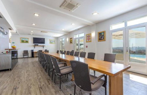 Gorgeous Home In Mravince With Sauna - Photo 7