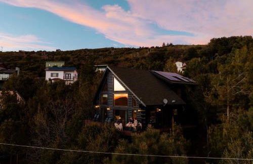 Award-Winning A-Frame with Views and Cedar Hot Tub - Foto 6