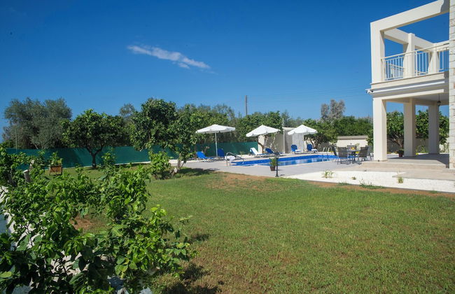 Stunning new Beach Front Villa,1st Line to the Beach, Large Pool, Wonderful Area - Foto 57