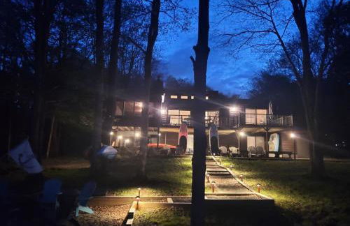 Lakefront Hot Tub Canoes Game Room Wood FP - Foto 45