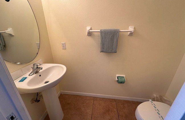 South Facing Pool Home - Room for the Whole Family! - Photo 18