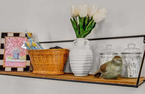 A Timeless Victorian Home with Period Charm! - Foto 32