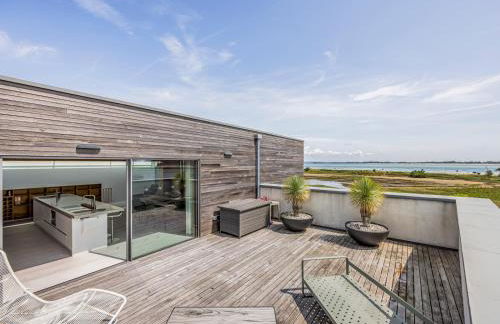 Breathtaking Home with Parking - Pass the Keys - Photo 34