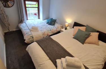 Old Road Cottage Pet Friendly Outdoors Beaches - Photo 9