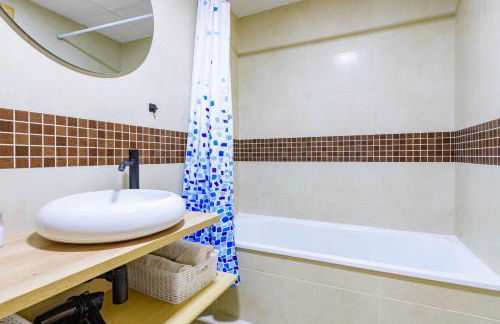 Apart. Port Arenal con terraza y piscina - Foto 17