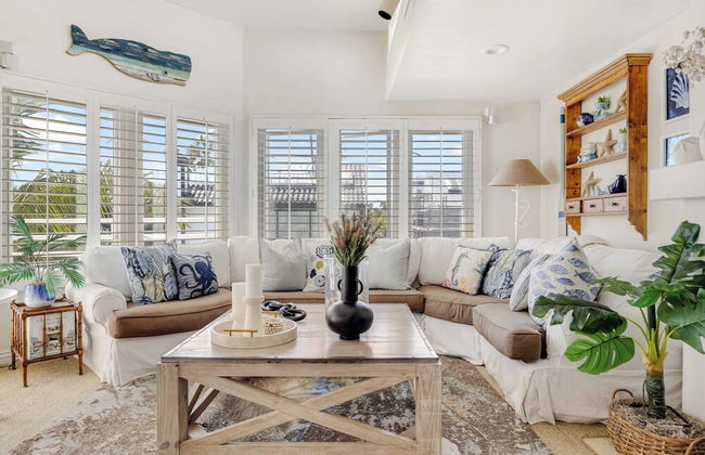 Shoreline Villa by Avantstay Steps to the Beach, Bay, & Pier! - Photo 4