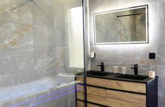 Appartement Cosy avec Balnéo - Tout à pied - Foto 14