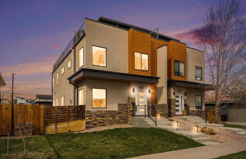 Walk to Broncos Stadium Hot tub & Rooftop - Foto 1