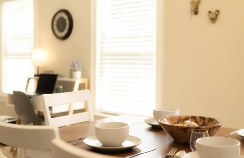 Work, Rest and Gather - Spacious 3BR with Modern Charm - Foto 18