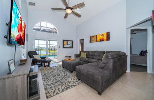 South Facing Pool with Stunning Lake View - Family Friendly Home - Nr Disney - Foto 5