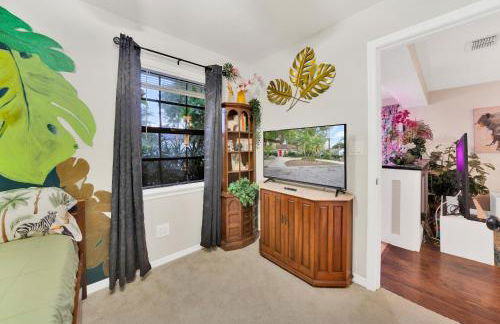 Zen Jungle House by Busch Gardens Sleeps 12 with Outdoor Games & Detached Play Space! - Foto 25