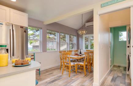 Beach Pines Bungalow by Avantstay Classic Cottage Steps to the Beach w/ Private Yard - Foto 15