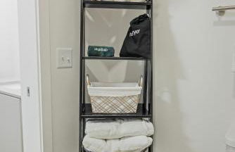 New Downtown Luxury APT ' 2 King Beds, Free Parking, Fast Wi-Fi & Gym Access! - Foto 21