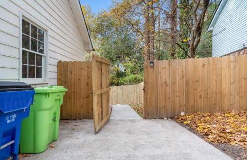 6 Min to North Hills - Private deck - In Unit Washer and Dryer - Foto 29