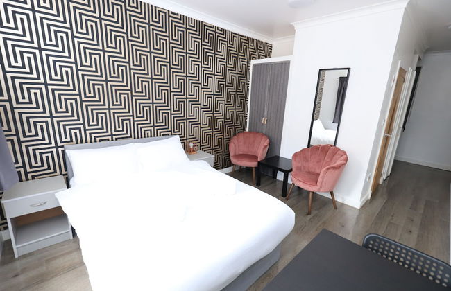 VR Apartments - Photo 14