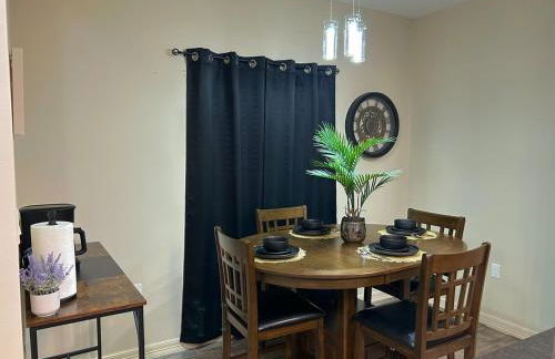 Quiet 2BR Retreat , Fenced yard , Modern Duplex - Foto 2