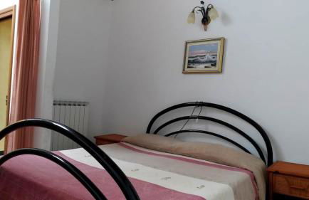 HOST4U - CLEMENTI HOUSE with Terrace in Cozy Italian Village - Foto 10