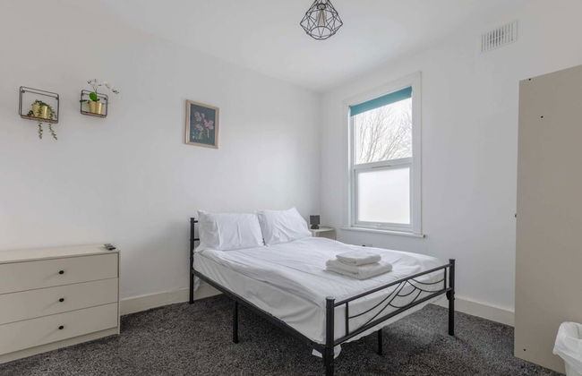 Spacious & Newly Renovated 4BD House East Ham! - Foto 7