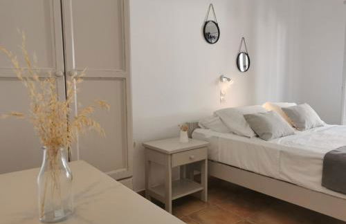 Helen's Minimal Studios & Apartments - Photo 13