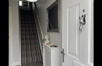 Stylish Scottish House With Garden and Parking - Photo 52