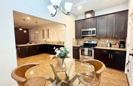 Modern Home, Unwind in a Prime Location - Foto 6