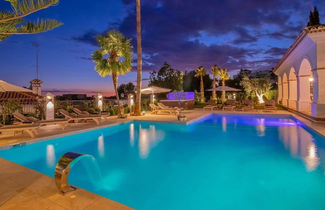 Super Villa Near Beach with Heated Pool - Foto 35