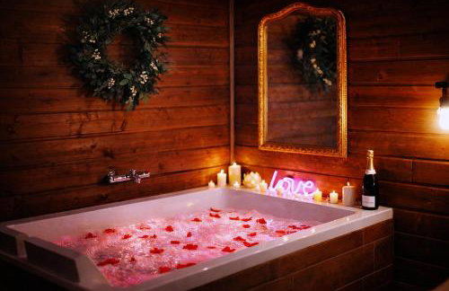 Le Chalet romantique, SPA XXL, 5 min centre ville, Écran cinéma, Lit king size, cascade d'eau - Photo 2