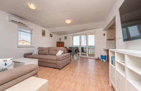 3 Bedroom Cozy Apartment In Ugrinic - Foto 19