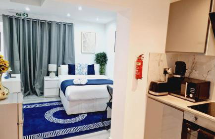 Stunning 1-bed Apartment in Harrow With Parking - Photo 1